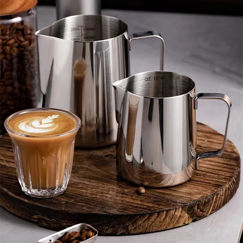 Jarra Inox para Desenhar Café e Cappuccino - Surpreenda suas visitas!! - COMPRE E GANHE GRÁTIS EBOOK FORMAÇÃO BARISTAS Tudo pra Café